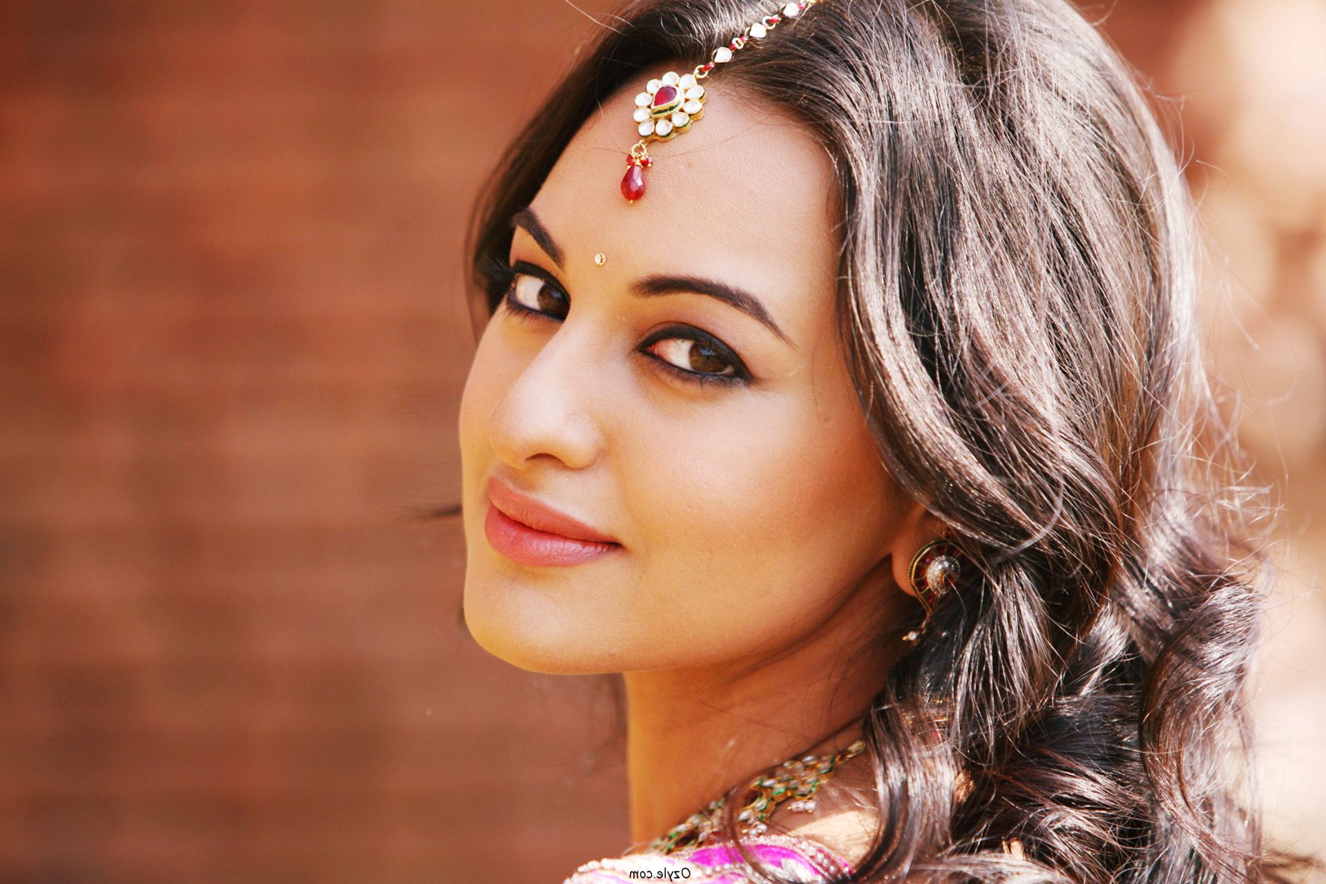 Sonakshi Sinha HD Wallpapers - Movie HD Wallpapers