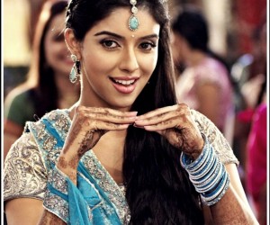 Khiladi 786 (2012) Asin