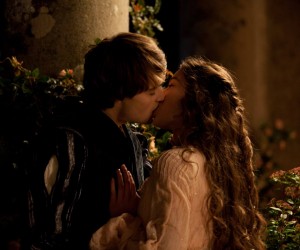 Romeo and Juliet (2013) Kiss