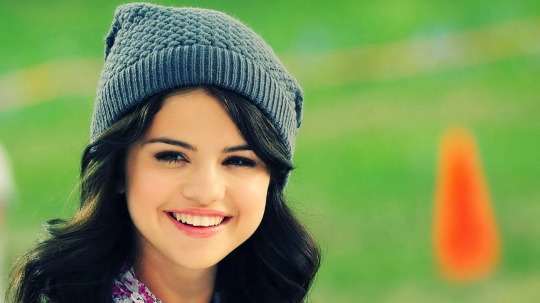 Selena Gomez HD Wallpapers