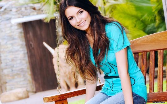 Victoria Justice HD Wallpapers