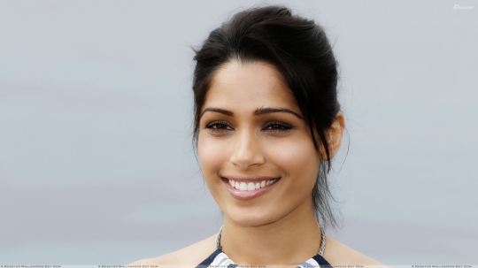 Freida Pinto HD Wallpapers