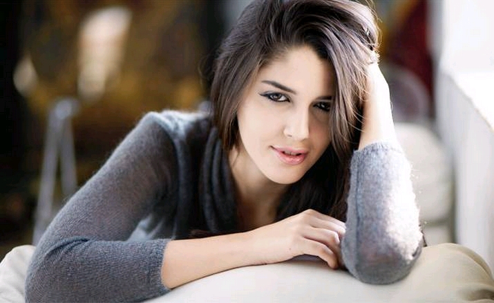 Izabelle Leite HD Wallpapers