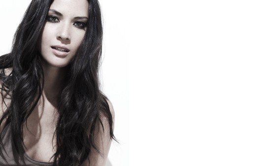 Olivia-Munn-Celebrity-Portrait-Wide