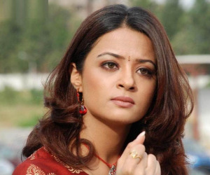 Surveen Chawla HD Wallpapers