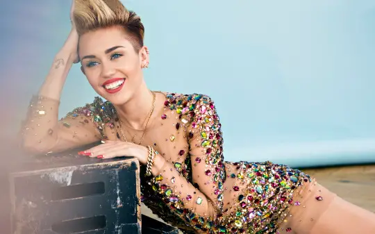 miley_cyrus_2014-wide