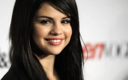 Selena Gomez HD Wallpapers