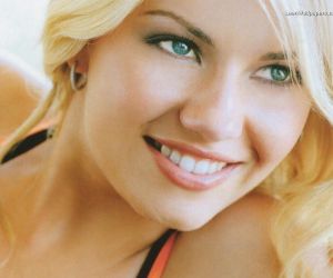 Elisha Cuthbert Wallpapers