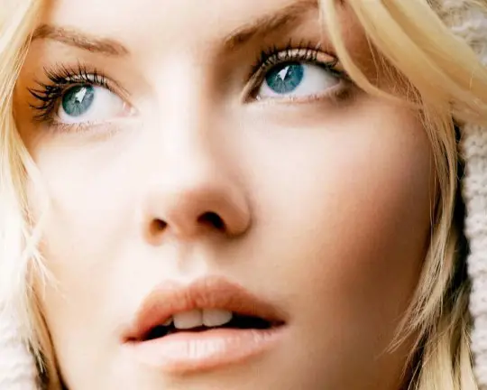 Elisha Cuthbert Wallpapers