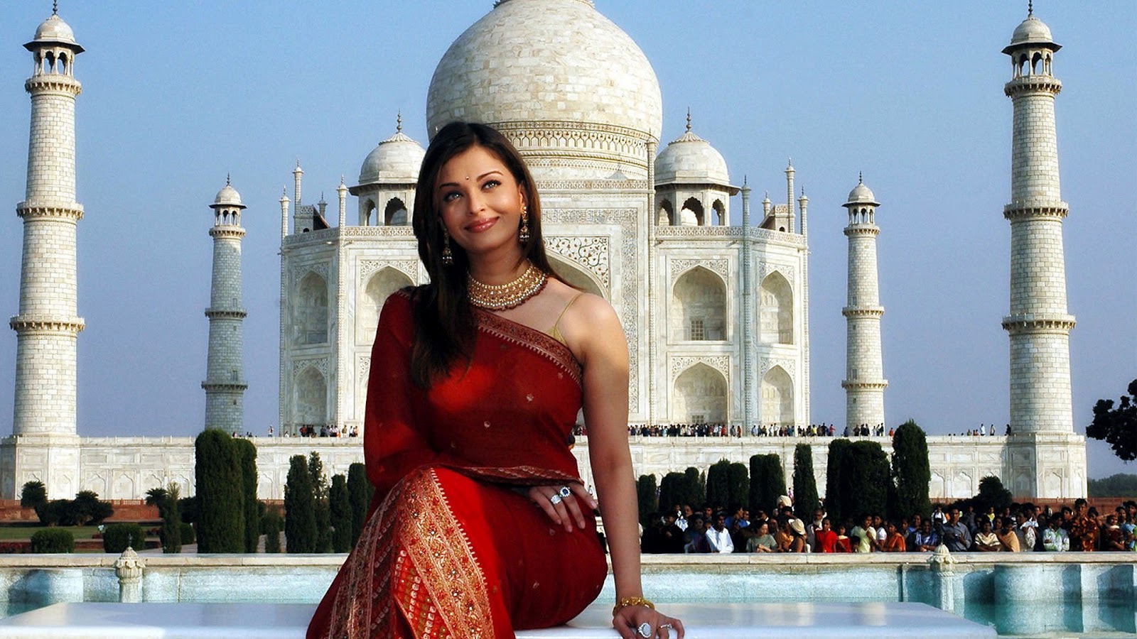 Aishwarya Rai Bachchan HD Wallpapers