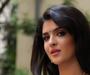 Deeksha Seth HD Wallpapers