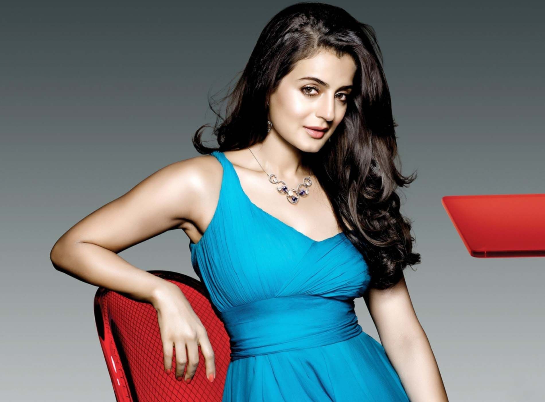 Ameesha Patel HD Wallpapers