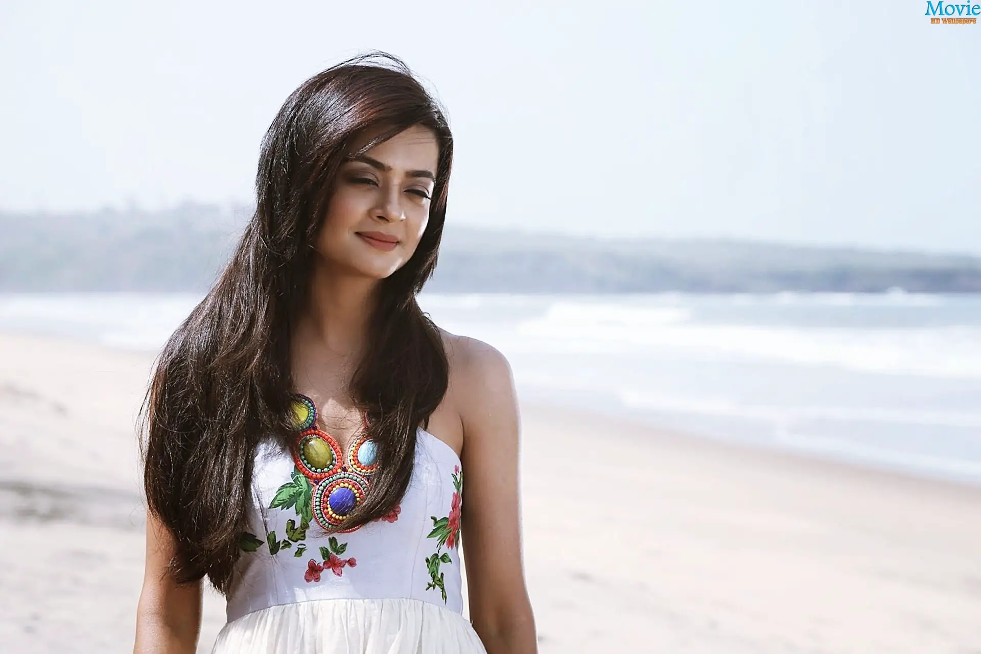 Hate Story 2 Actress Surveen Chawla