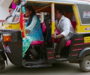Singham Returns - Kareena Kapoor in Auto Rikshaw
